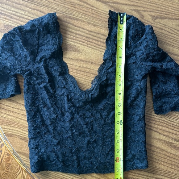 Black lace top - Picture 4 of 7